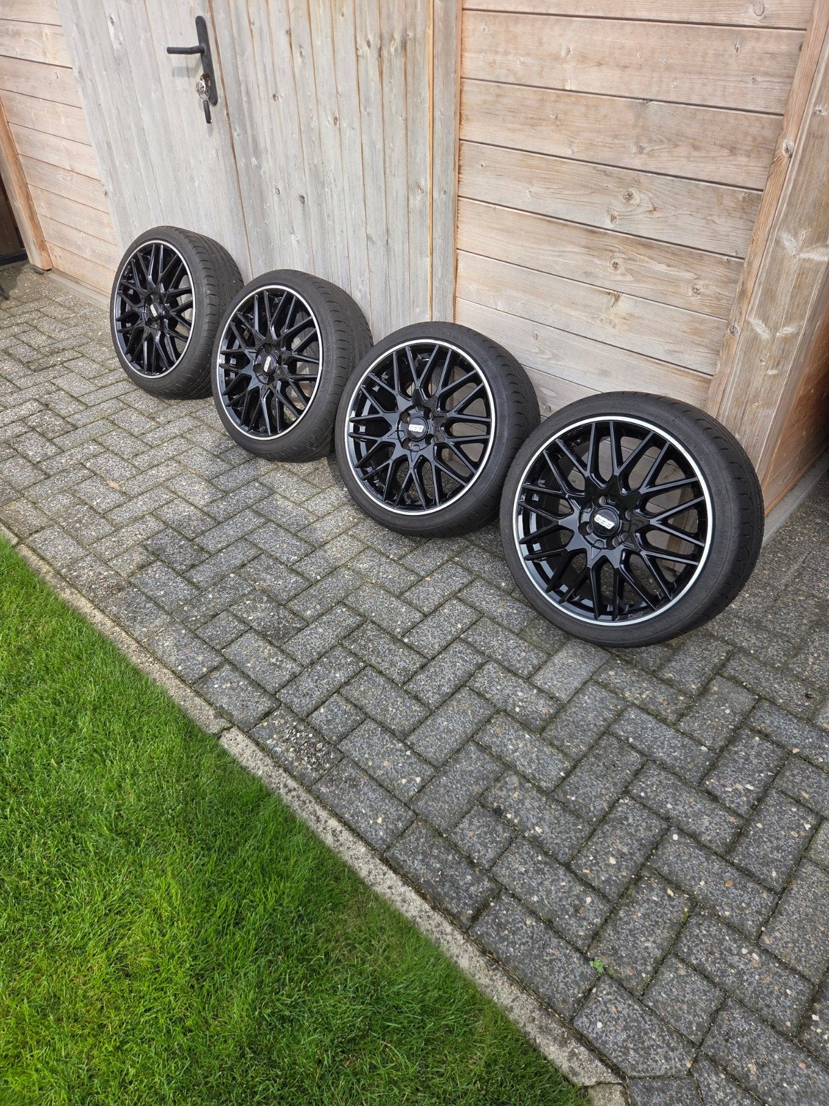 17 inch 4x100 sportvelgen met banden volkwagen up, Auto-onderdelen, Banden en Velgen, Ophalen, Gebruikt, Banden en Velgen, 17 inch