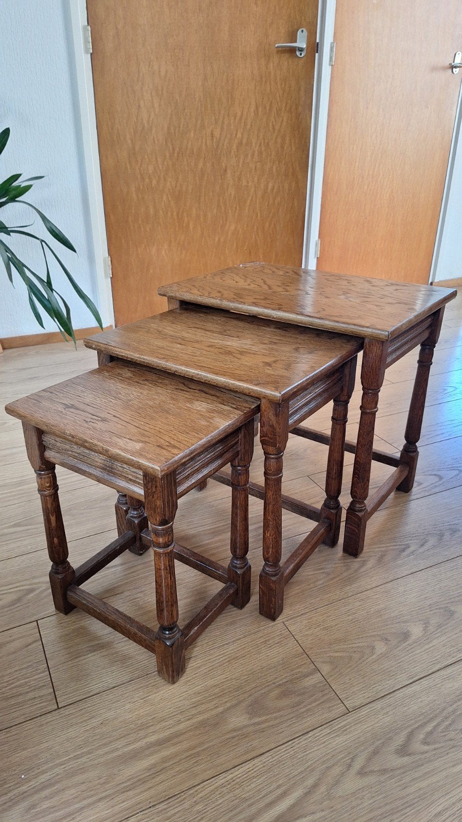 Set van 3 eikenhouten nesttafels, Antiek en Kunst, Ophalen