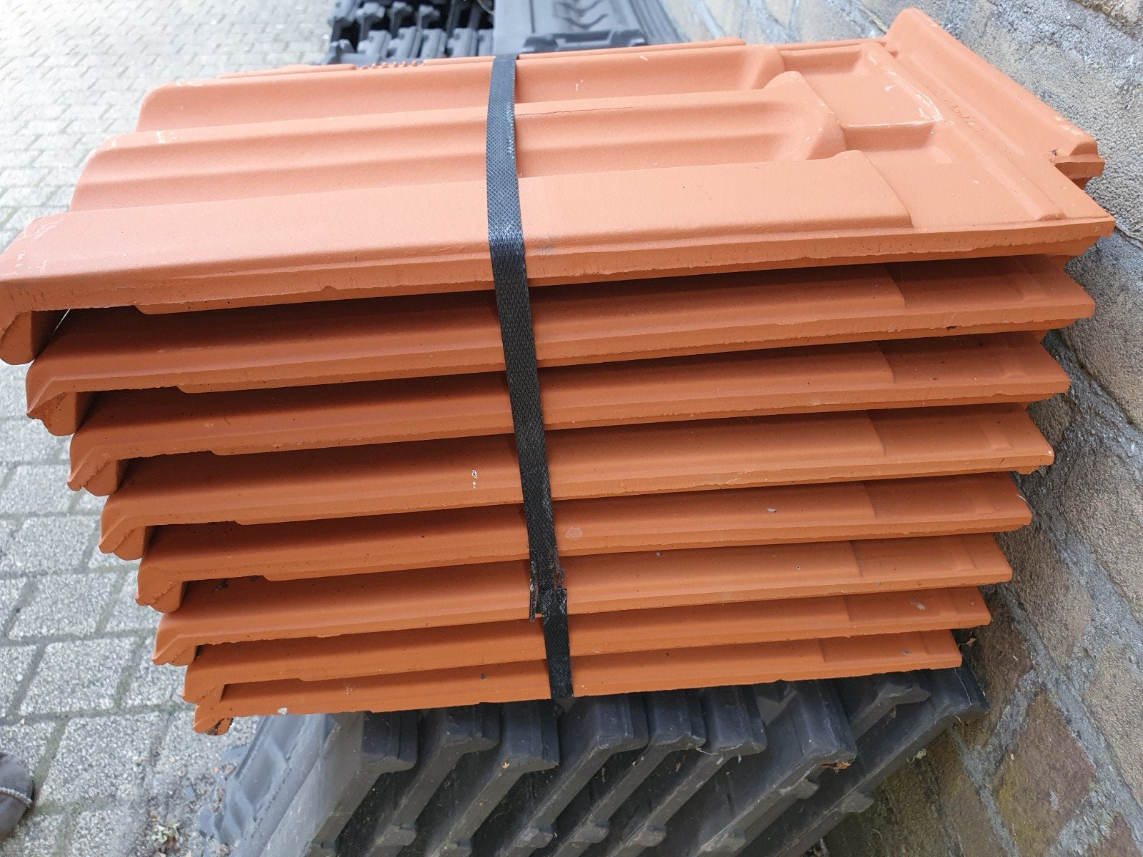 Nieuwe oranje/ rode dakpannen, nokvorsten en gevelpannen, Ophalen, Steen of Klei, Nieuw, 15 m² of meer