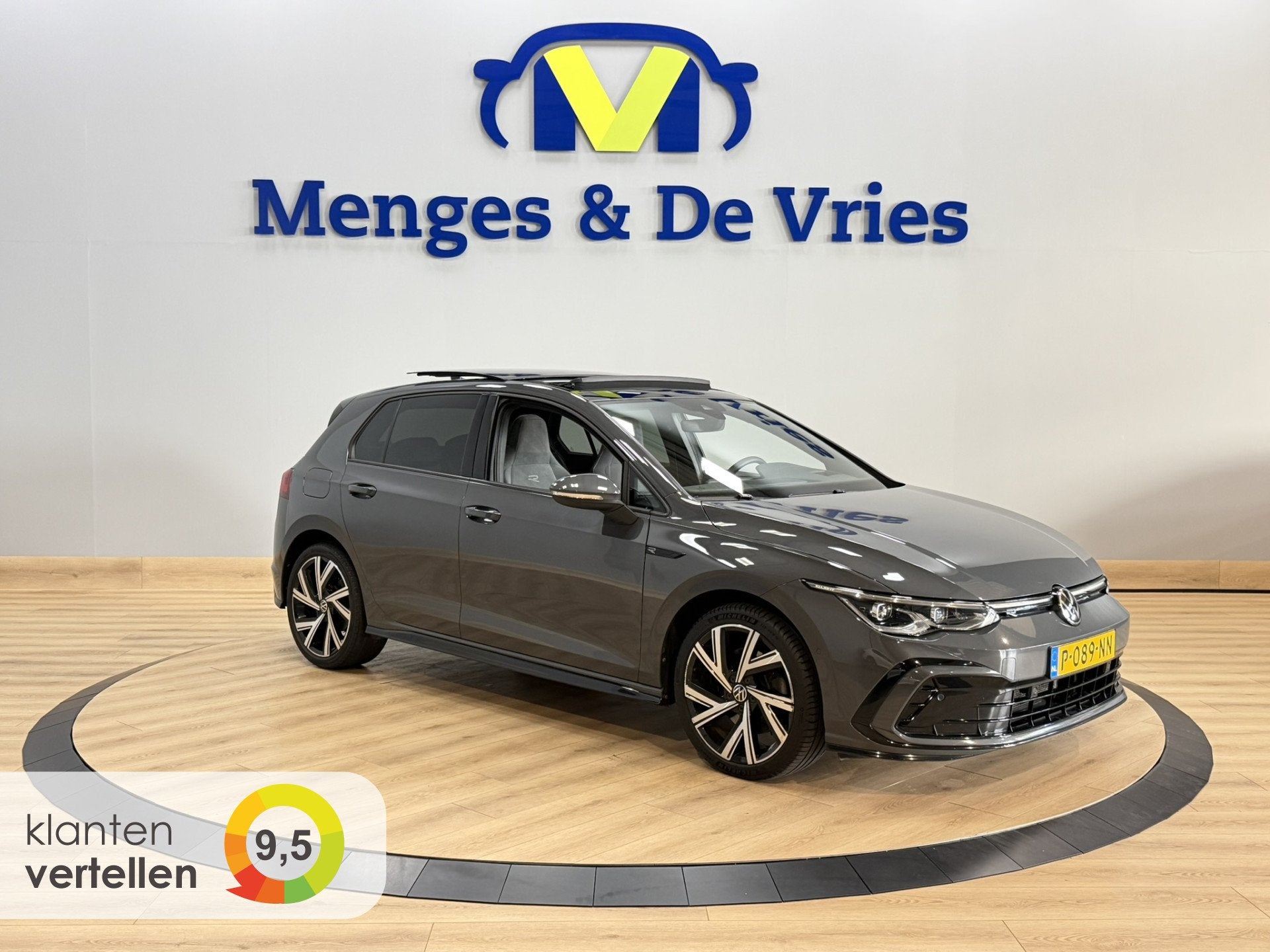 Volkswagen Golf 1.5 eTSI R-Line Business+ Panorama | Camera, 4 cilinders, Alcantara, Origineel Nederlands, Bedrijf