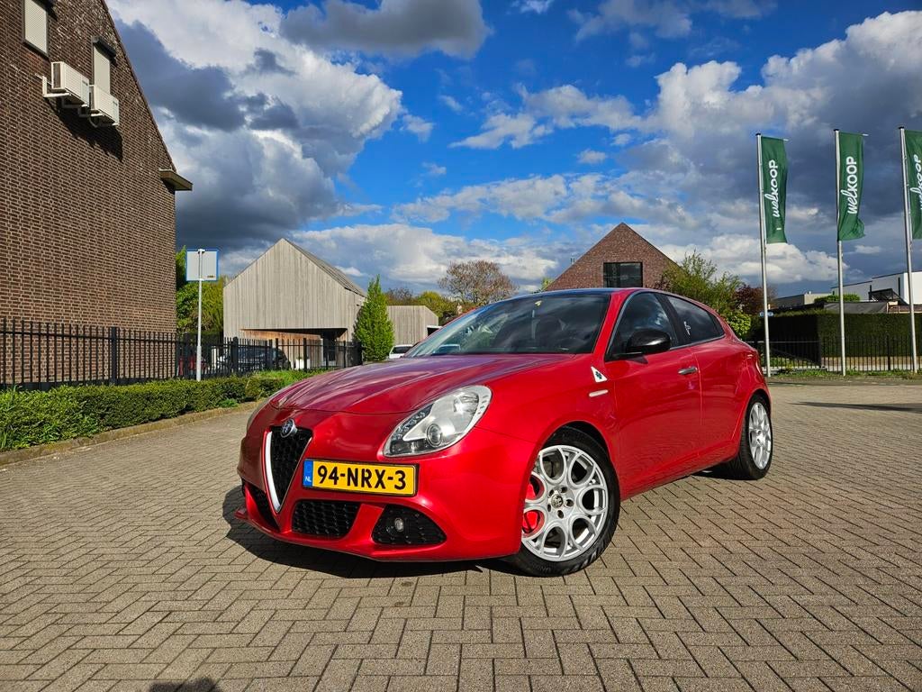 Alfa Romeo Giulietta 1.4 Turbo Multi AIR 2010 Rood, Auto's, Voorwielaandrijving, 4 cilinders, Leder en Stof, Origineel Nederlands