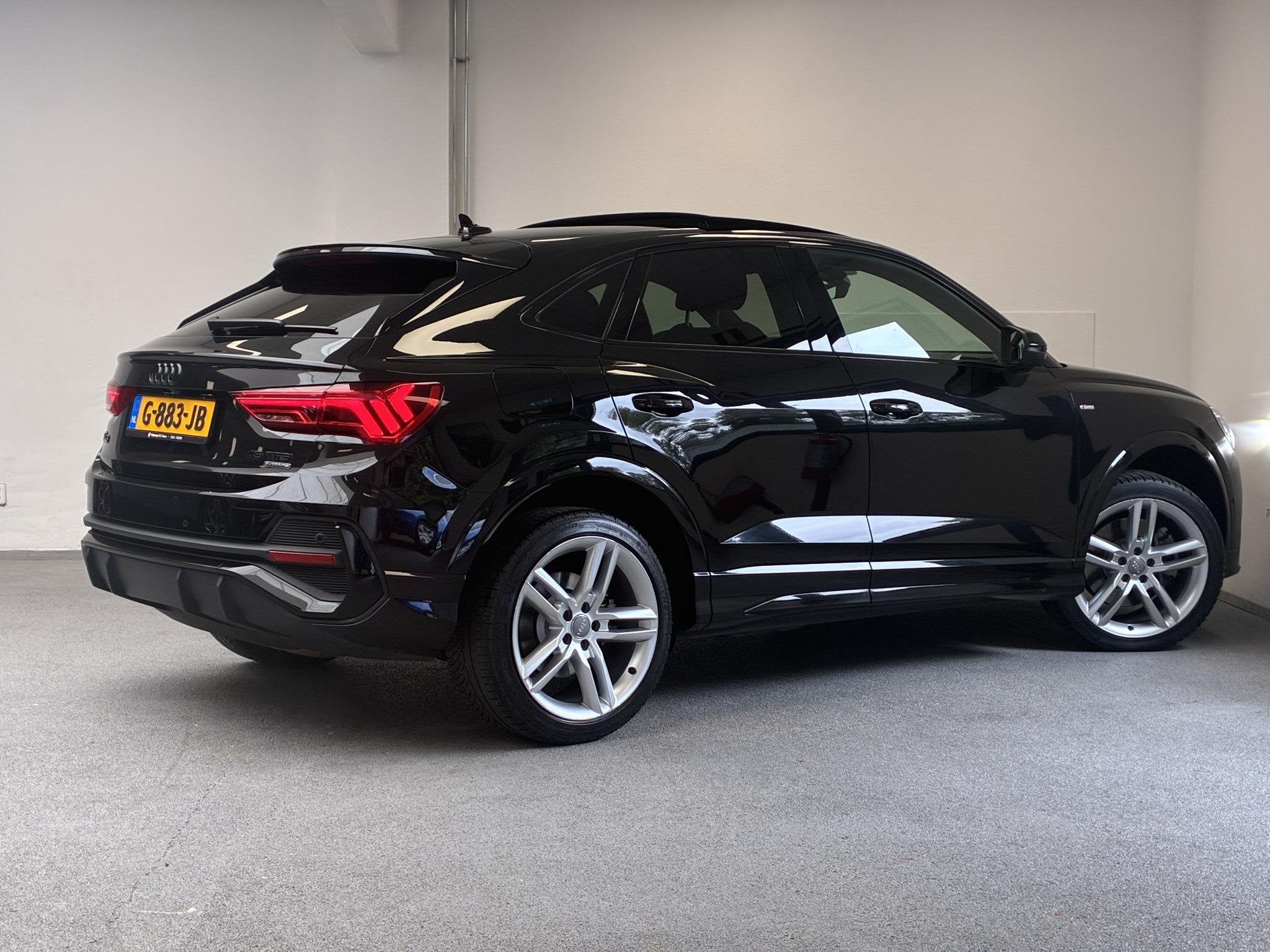 Audi Q3 Sportback 45 TFSI quattro S-Line edition one | PANO, Auto's, Gebruikt, 4 cilinders, 1984 cc, Zwart
