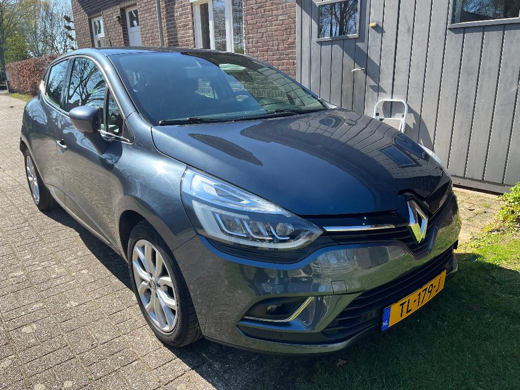Renault Clio TCe 1.2 120pk 4 cil. 5 deurs blauw met. Intense, Voorwielaandrijving, Blauw, Leder en Stof, 49 €/maand