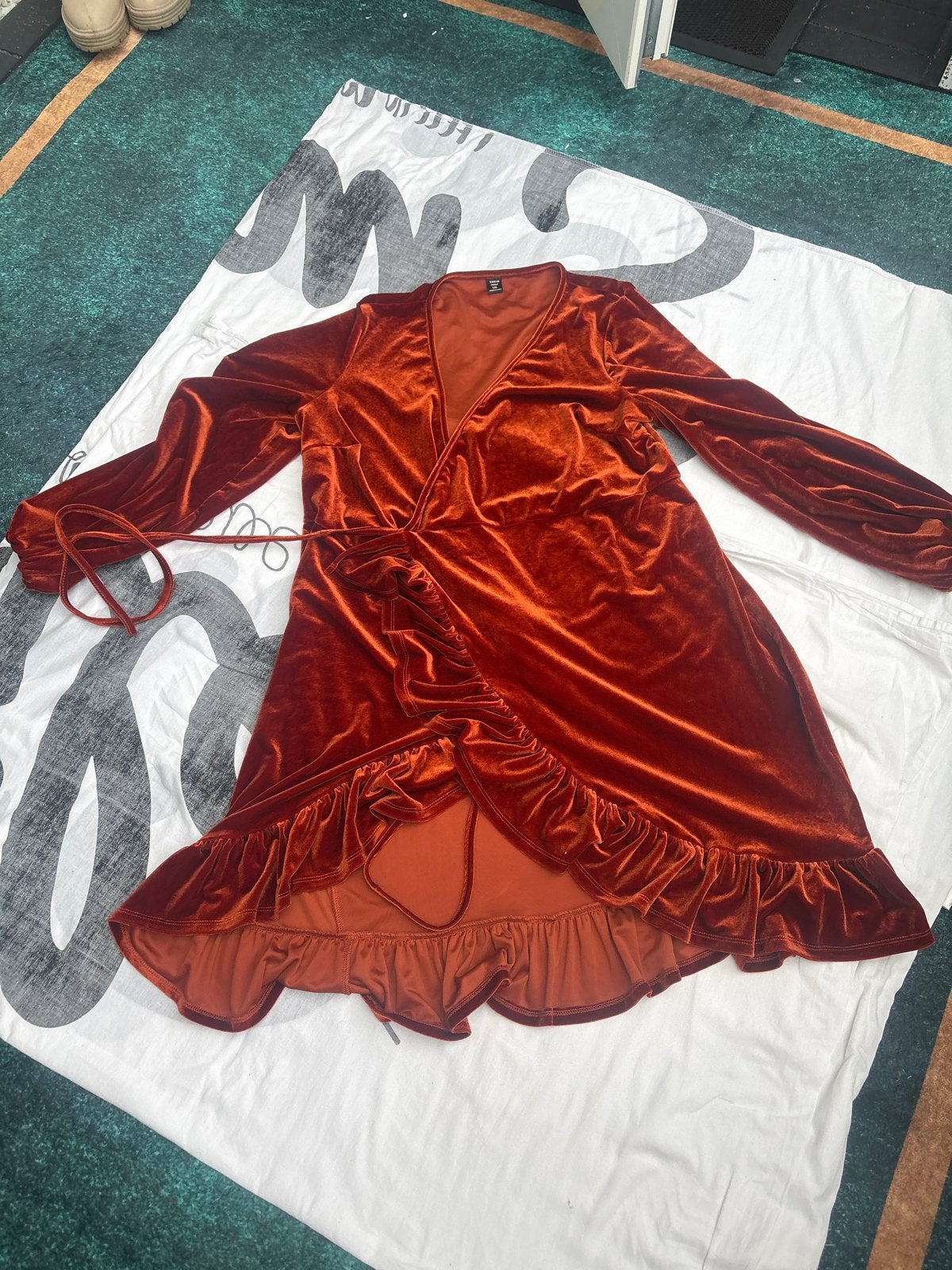 Fluwelen overslagjurk met ruches - Oranje, Kleding | Dames, Maat 42/44 (L), Oranje, Ophalen of Verzenden, Zo goed als nieuw