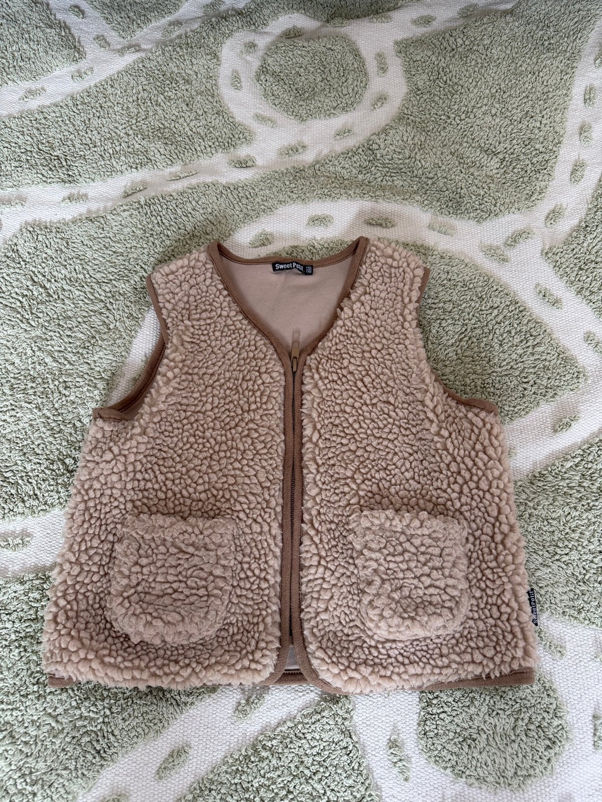 Sweet Petit teddy gilet maat 110/116, Kinderen en Baby's, Kinderkleding | Maat 110, Ophalen of Verzenden, Gebruikt, Jongen of Meisje