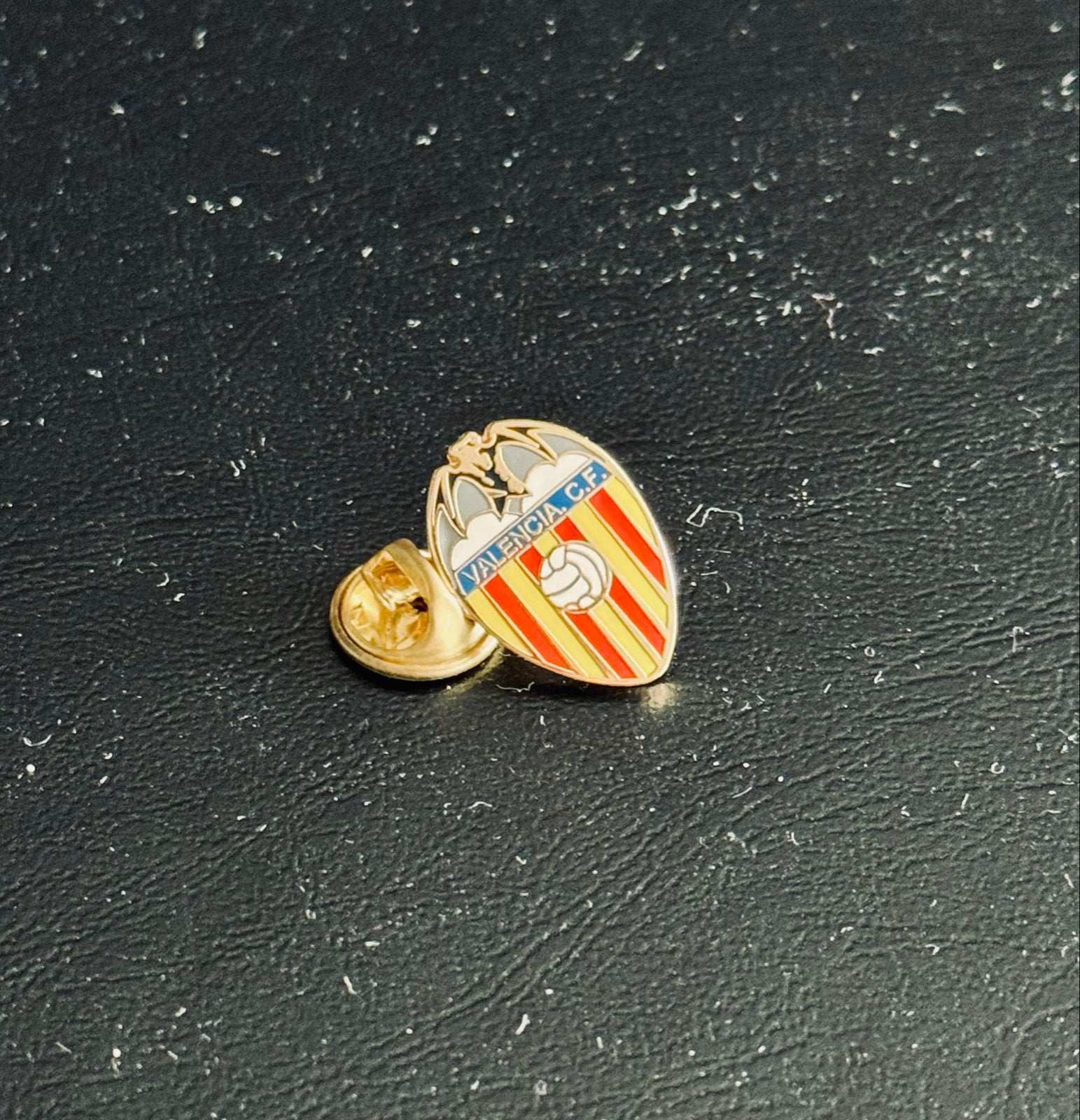 Valencia C.F. Voetbalclub Speldje - Nieuwstaat, Verzamelen, Ophalen of Verzenden, Zo goed als nieuw, Sport, Speldje of Pin
