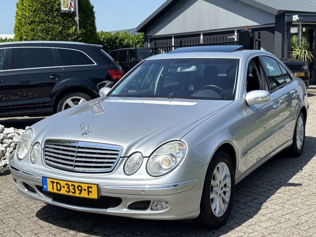 Mercedes-Benz E-Klasse 240 V6 Elegance Sedan 2002 Youngtimer, Auto's, Automaat, Gebruikt, 2597 cc, 1505 kg