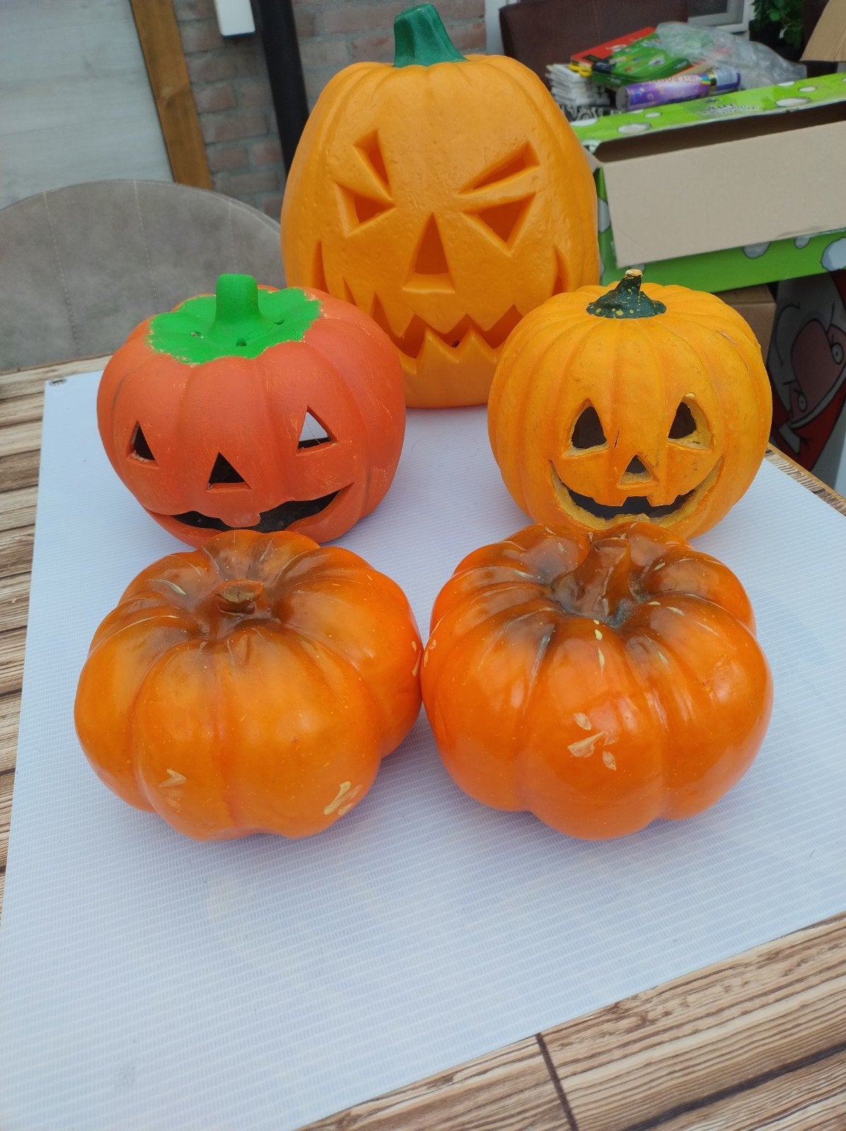 5 pompoenen verschillende maten. Halloween., Ophalen of Verzenden, Halloween of Griezel