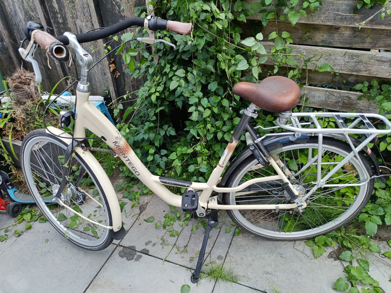Moederfiets - niet de nieuwste, fietst nog prima, Fietsen en Brommers, Fietsen | Dames | Moederfietsen, Ophalen