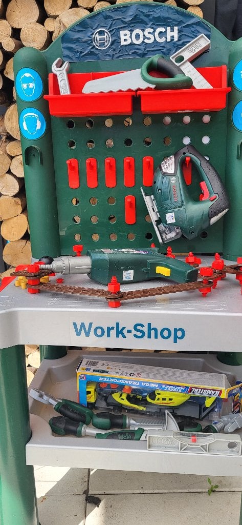 Bosch gereedschap tafel, Kinderen en Baby's, Speelgoed | Speeltafels, Ophalen, Gebruikt