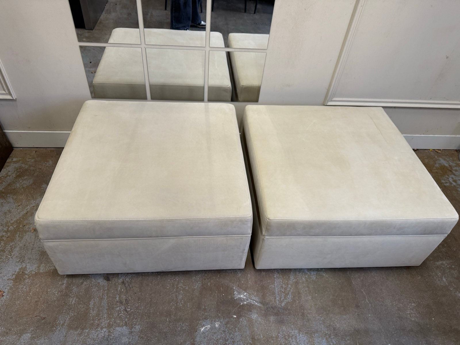 Wolterinck Laren poefjes twee stuks nubuck leer, Ophalen, Vierkant, Leer, Zo goed als nieuw