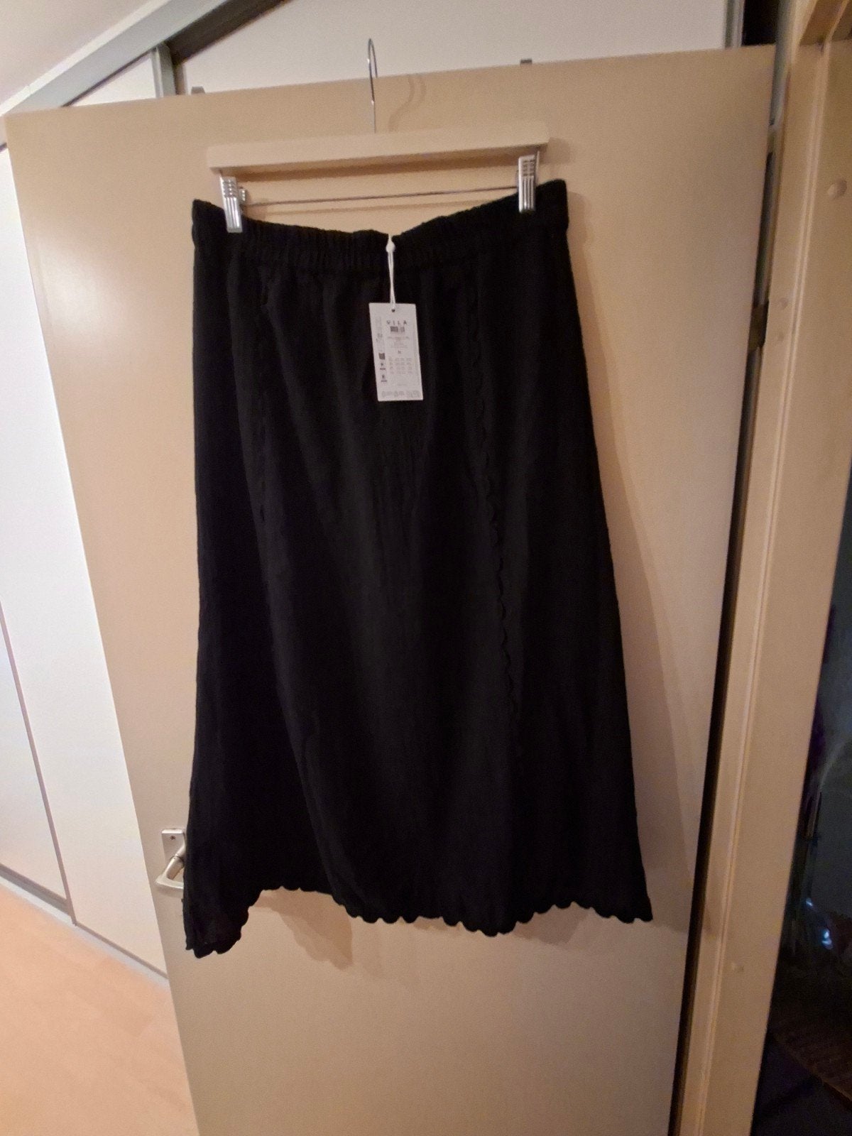 Lange zwarte rok van Villa, Kleding | Dames, Vila, Ophalen of Verzenden, Nieuw, Zwart