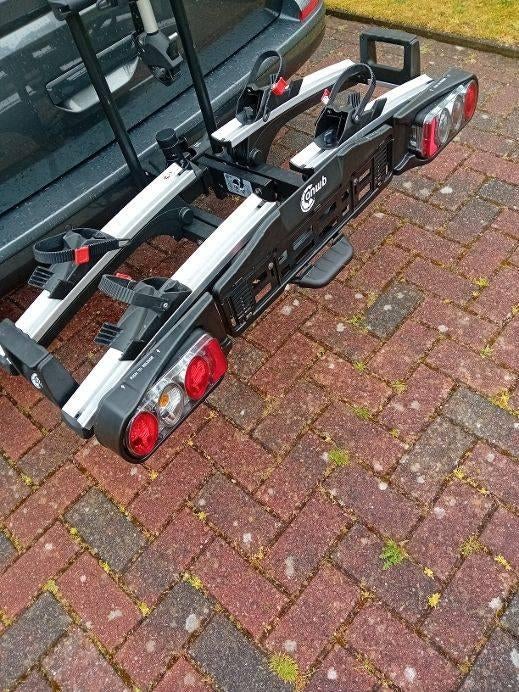 Kantelbare fietsdrager, Ophalen, Gebruikt, 2 fietsen, Trekhaakdrager