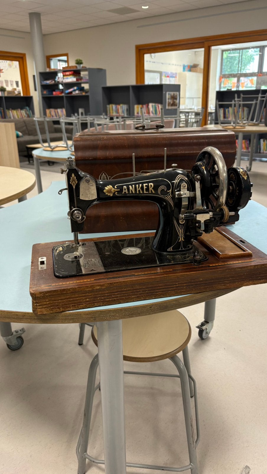 Antieke Anker handnaaimachine met originele koffer, Ophalen