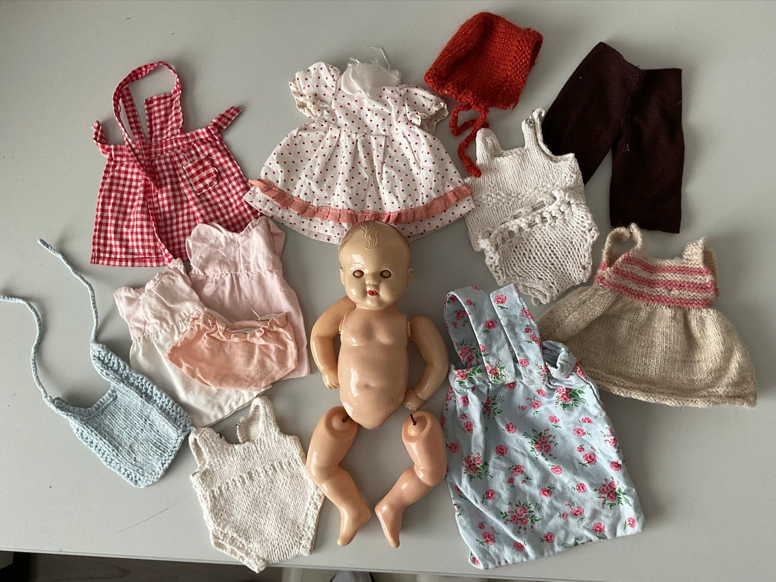 Vintage Babypop met Kleding - Jaren '50/'60, Ophalen of Verzenden, Gebruikt, Babypop