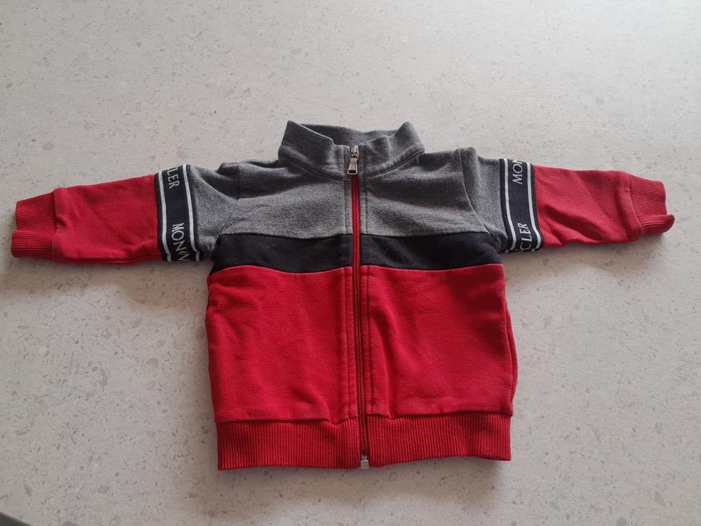 Moncler vestje rood/grijs - zo goed als nieuw, Ophalen of Verzenden, Zo goed als nieuw, Moncler, Jongetje of Meisje