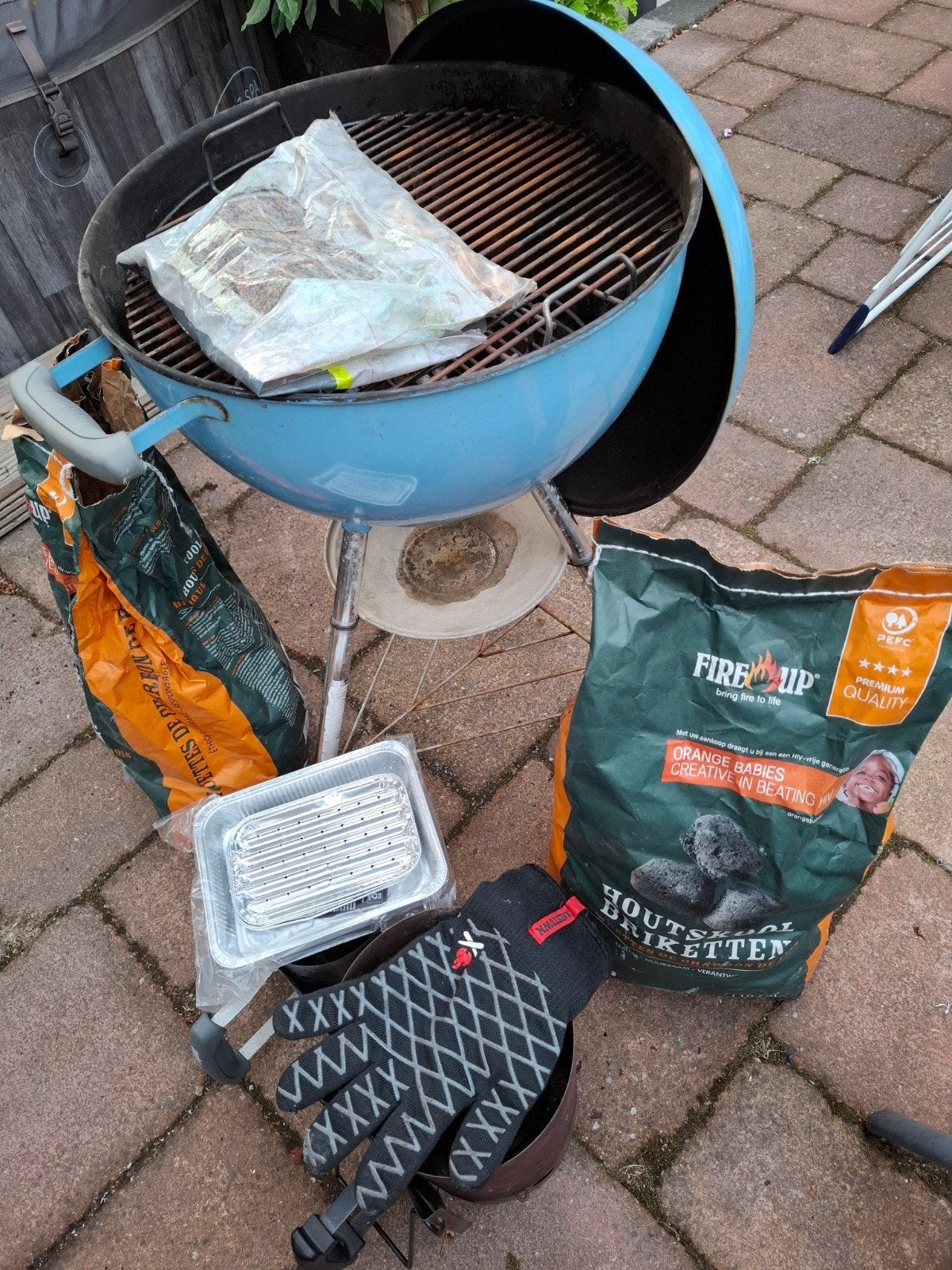 weber barbecue licht blauw 45 cm in doorsnee met toebehoren, Ophalen, Gebruikt, WEBER BBQ, Met accessoires