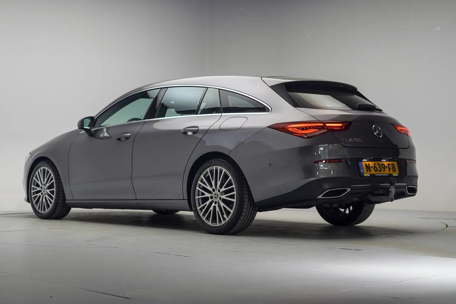 Mercedes-Benz CLA-Klasse Shooting Brake 180 Business Solutio, CLA, 136 pk, Gebruikt, 4 cilinders