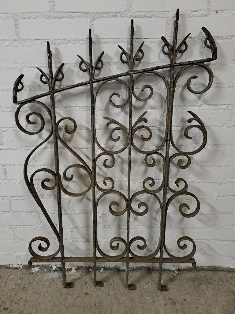 1 Antiek ijzeren ornament van plus minus 1880., Ophalen