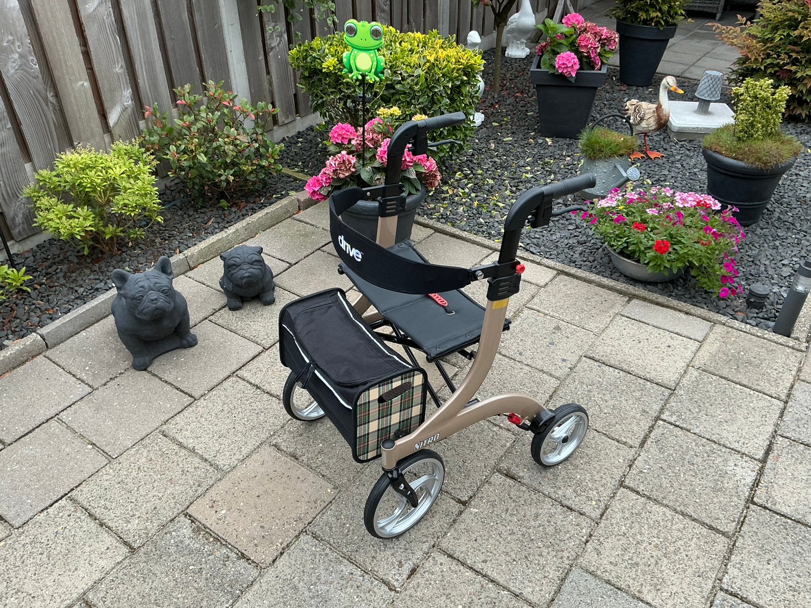 Gewoon nieuw nitro drive rollator, Diversen, Rollators, Ophalen, Zo goed als nieuw