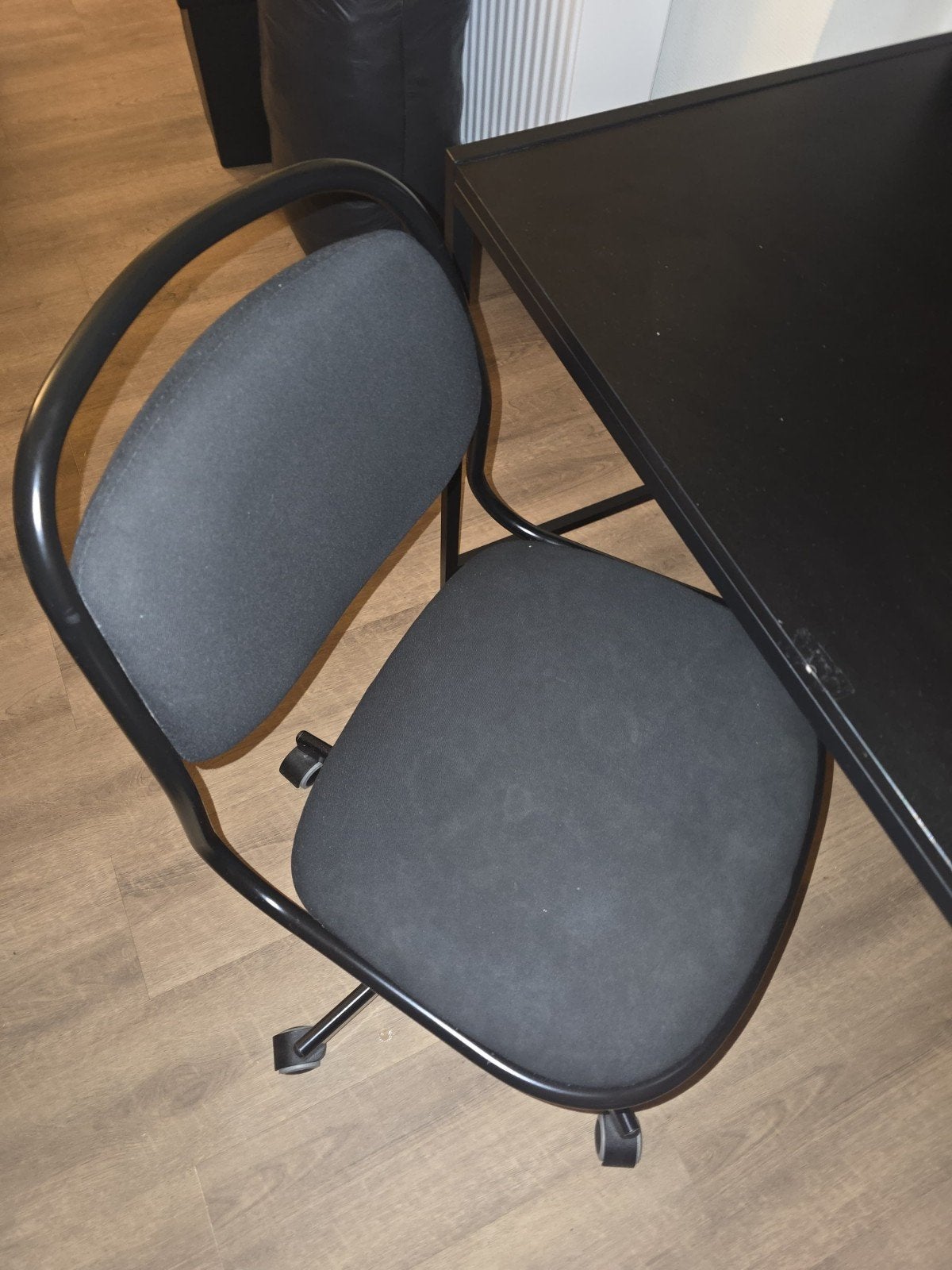 IKEA black office chair with wheels, Ophalen, Zwart, Eén