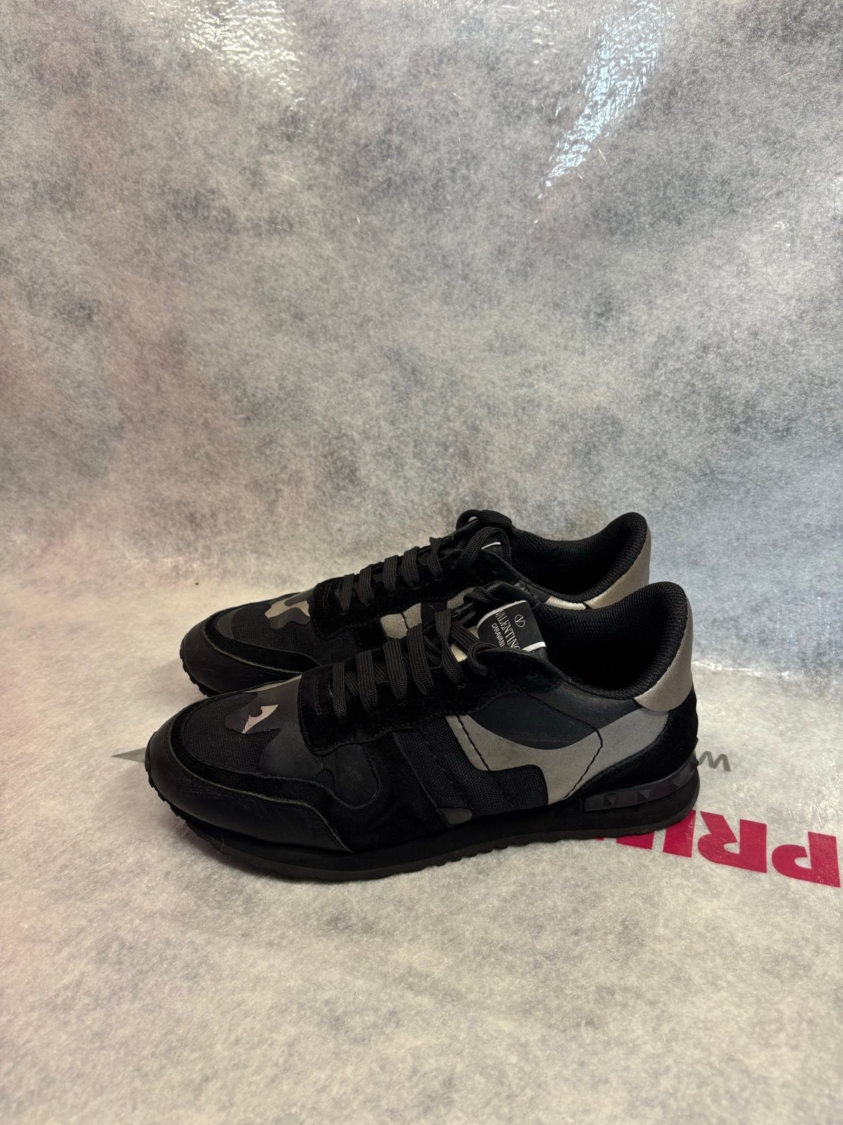 Valentino Garavani Sneakers Maat 42 - Topstaat, Kleding | Heren, Schoenen, Ophalen of Verzenden, Zo goed als nieuw, Zwart, Sneakers of Gympen