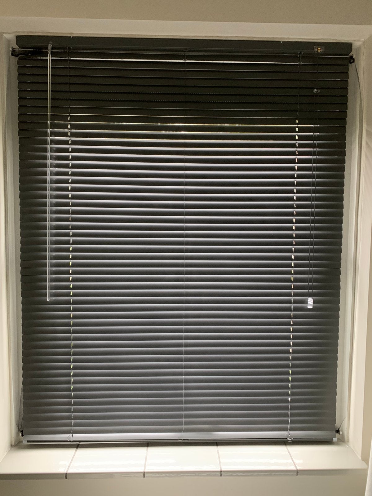 2x Luxaflex 100 x 130 antraciet, Luxaflex, Ophalen, Zo goed als nieuw, Zwart