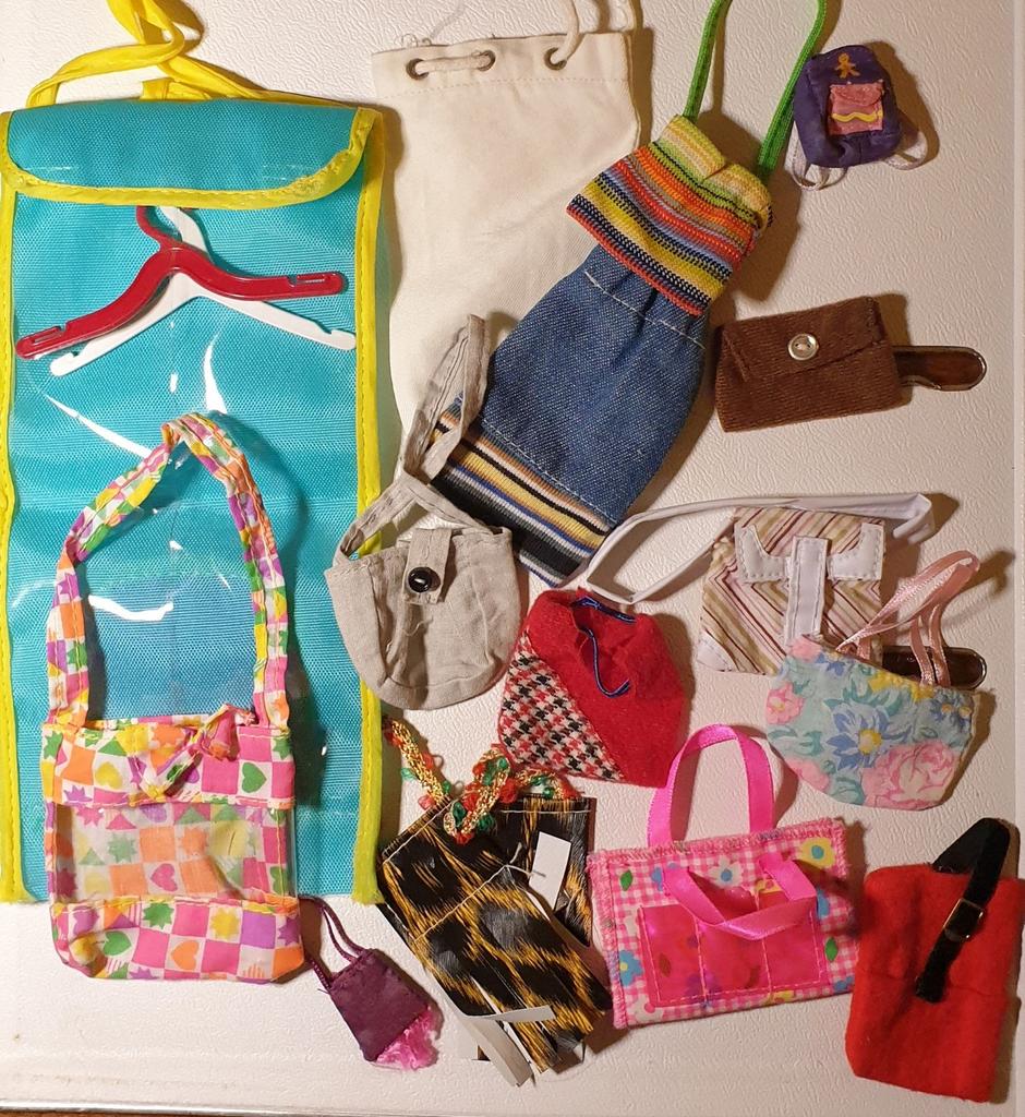 Barbie, Sindy of Fleur diverse tasjes ,kleding en plunje zak, Ophalen of Verzenden, Gebruikt, Accessoires