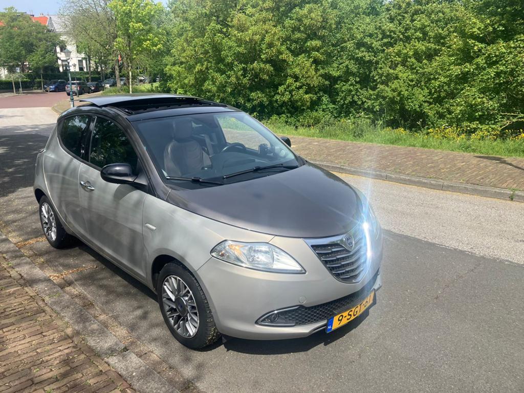 Lancia Ypsilon 0.9 Twinair 85PK St&st AUT 2013 Beige, 40 €/maand, 750 kg, Beige, Origineel Nederlands