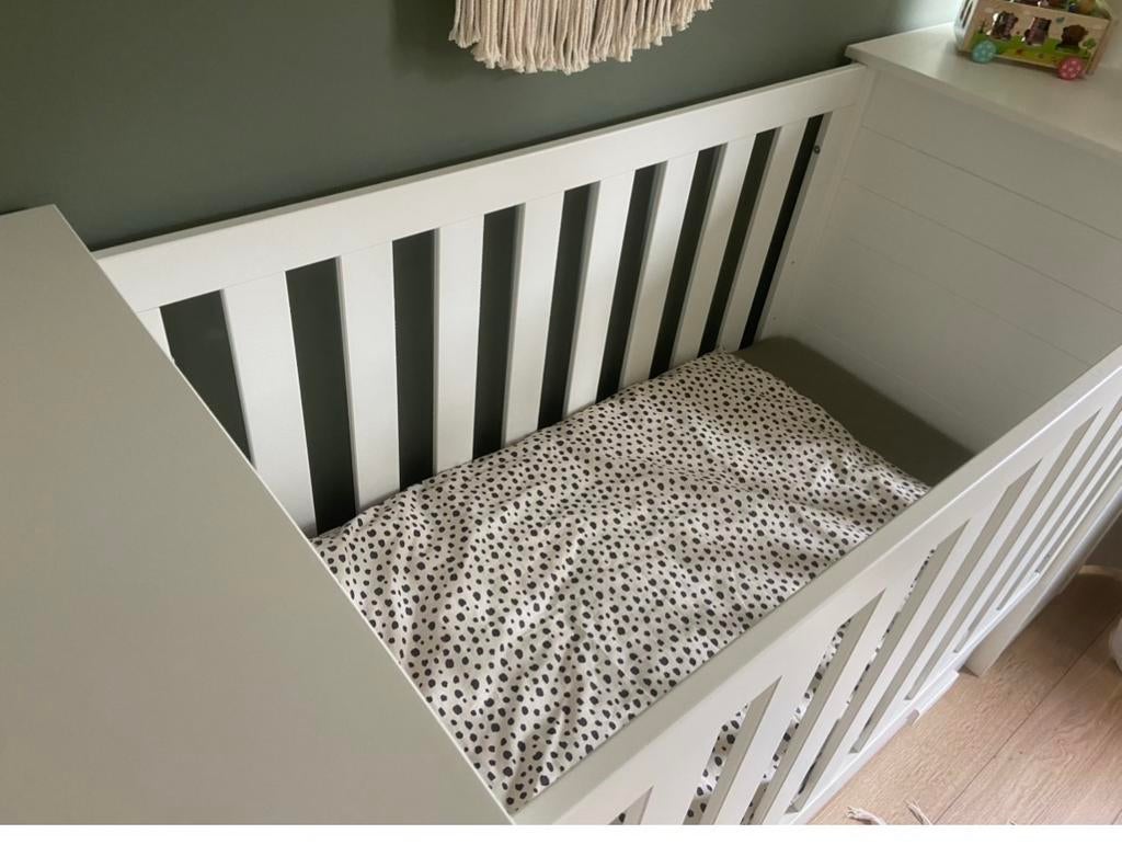 Ledikant/peuterbed met commode en opbergruimte, Ophalen, 50 tot 70 cm, 100 cm of meer, Zo goed als nieuw