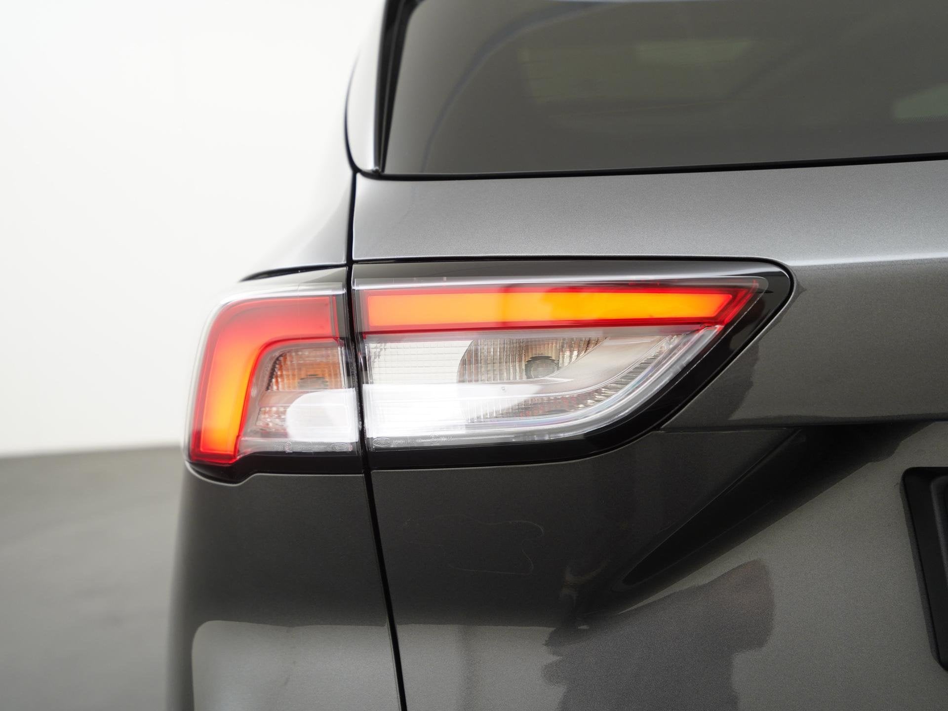 Foto 31 van Ford Kuga 2.5 PHEV Vignale | Panoramadak | ACC | Head Up | Z