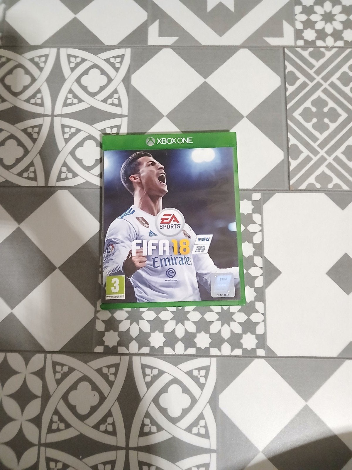 FIFA 18 - Xbox One (Zo goed als nieuw), Ophalen of Verzenden