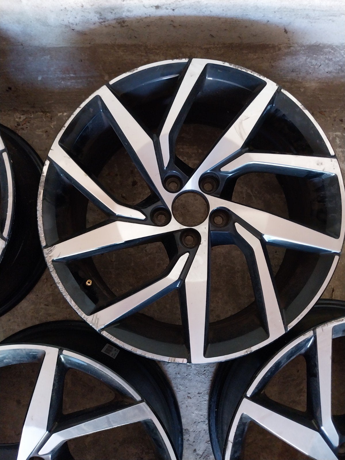 Gebruikte velgen met krassen langs de velgrand, 18 inch, Gebruikt, Velg(en), Ophalen of Verzenden