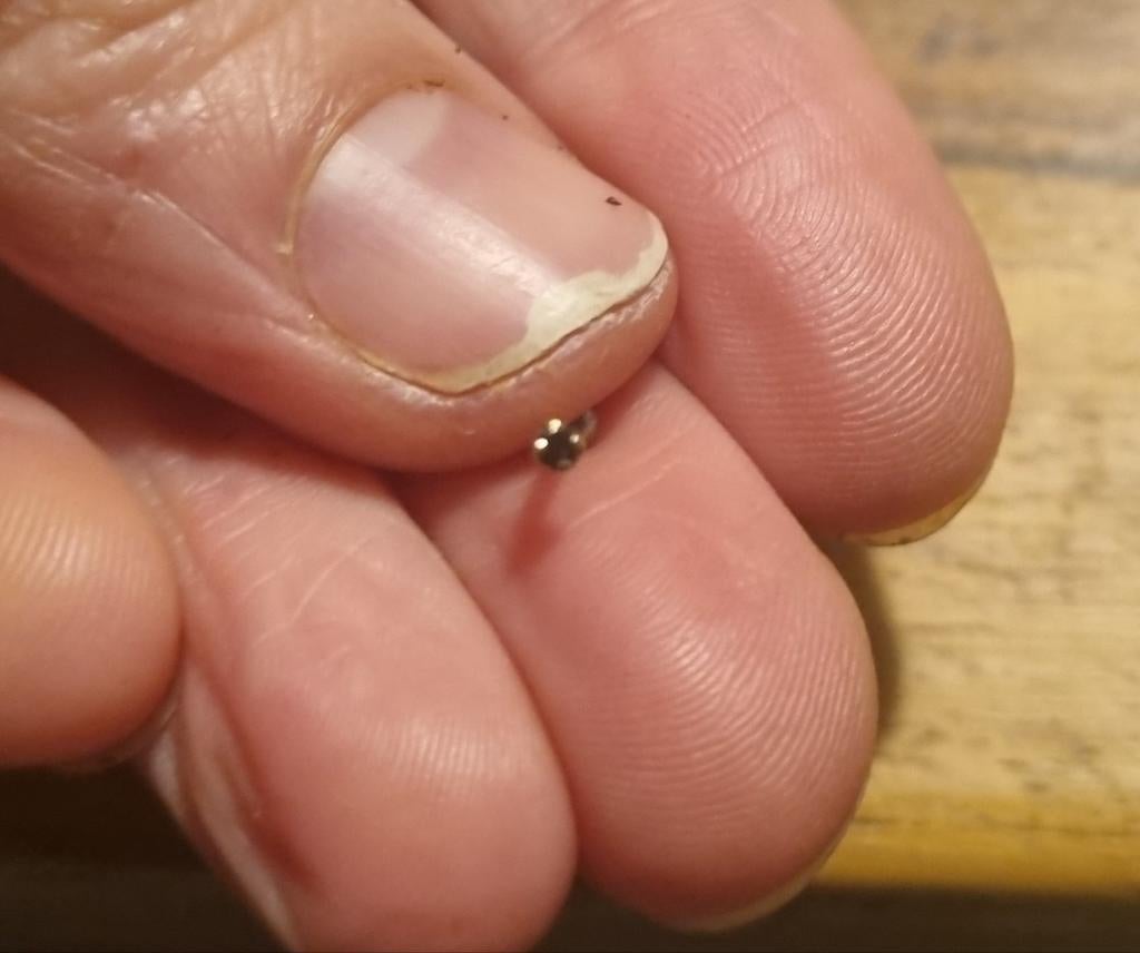 18k gouden piercing met zwart diamantje – threadless, Sieraden, Tassen en Uiterlijk, Piercings, Ophalen of Verzenden, Gebruikt