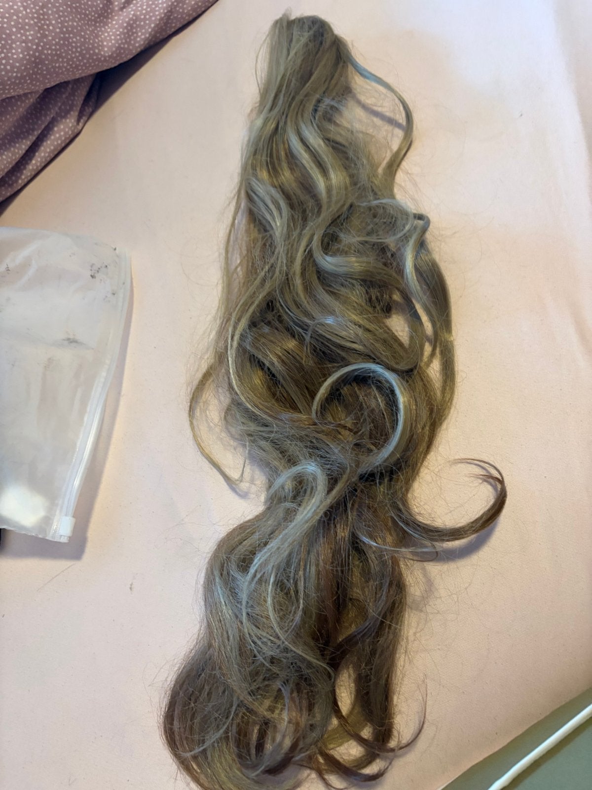 Haarstuk met klem - Blond/bruin golvend, Ophalen, Gedragen