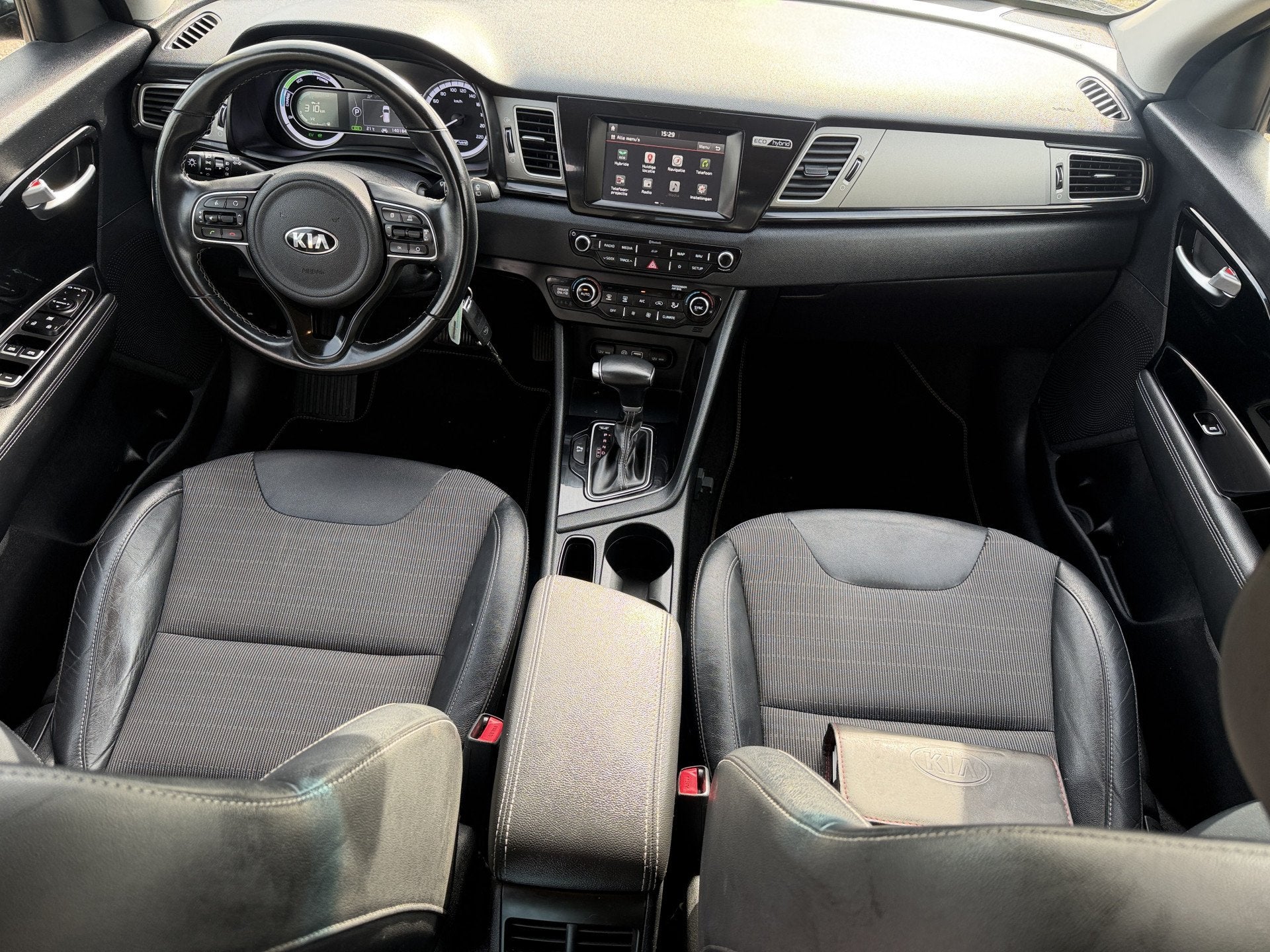 Foto 18 van Kia Niro 1.6 GDi Hybrid DynamicLine Carplay/Clima/Cruise