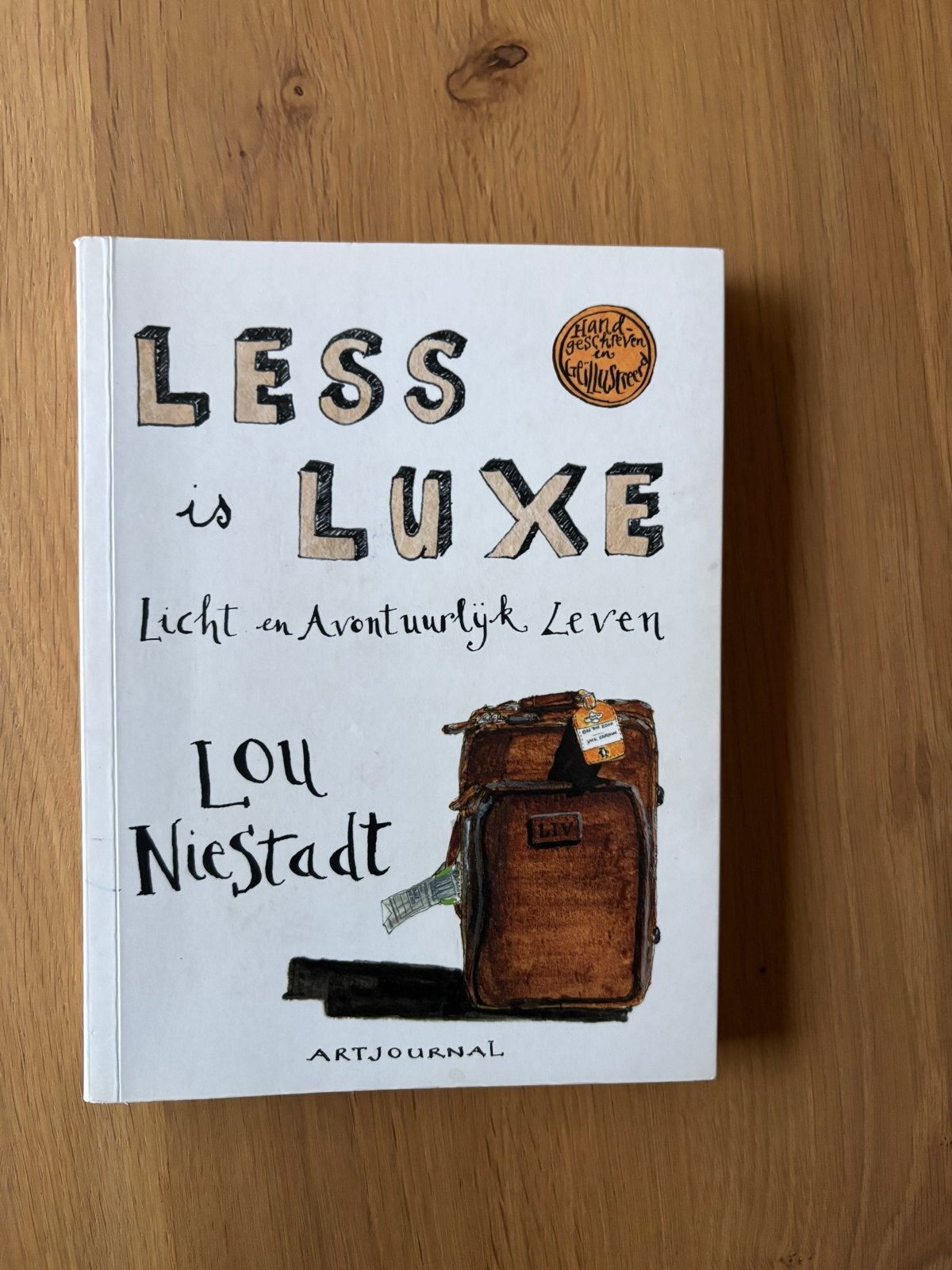 Less is Luxe: Licht en Avontuurlijk Leven - Lou Niestadt, Ophalen of Verzenden, Zo goed als nieuw