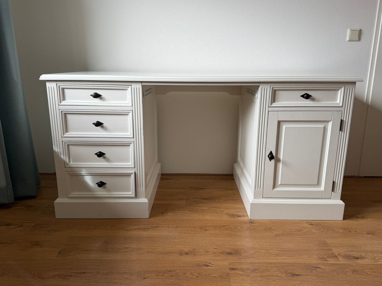 Wit essenhout bureau met klassieke uitstraling, Demontabel, Gebruikt, Hout, Ophalen of Verzenden