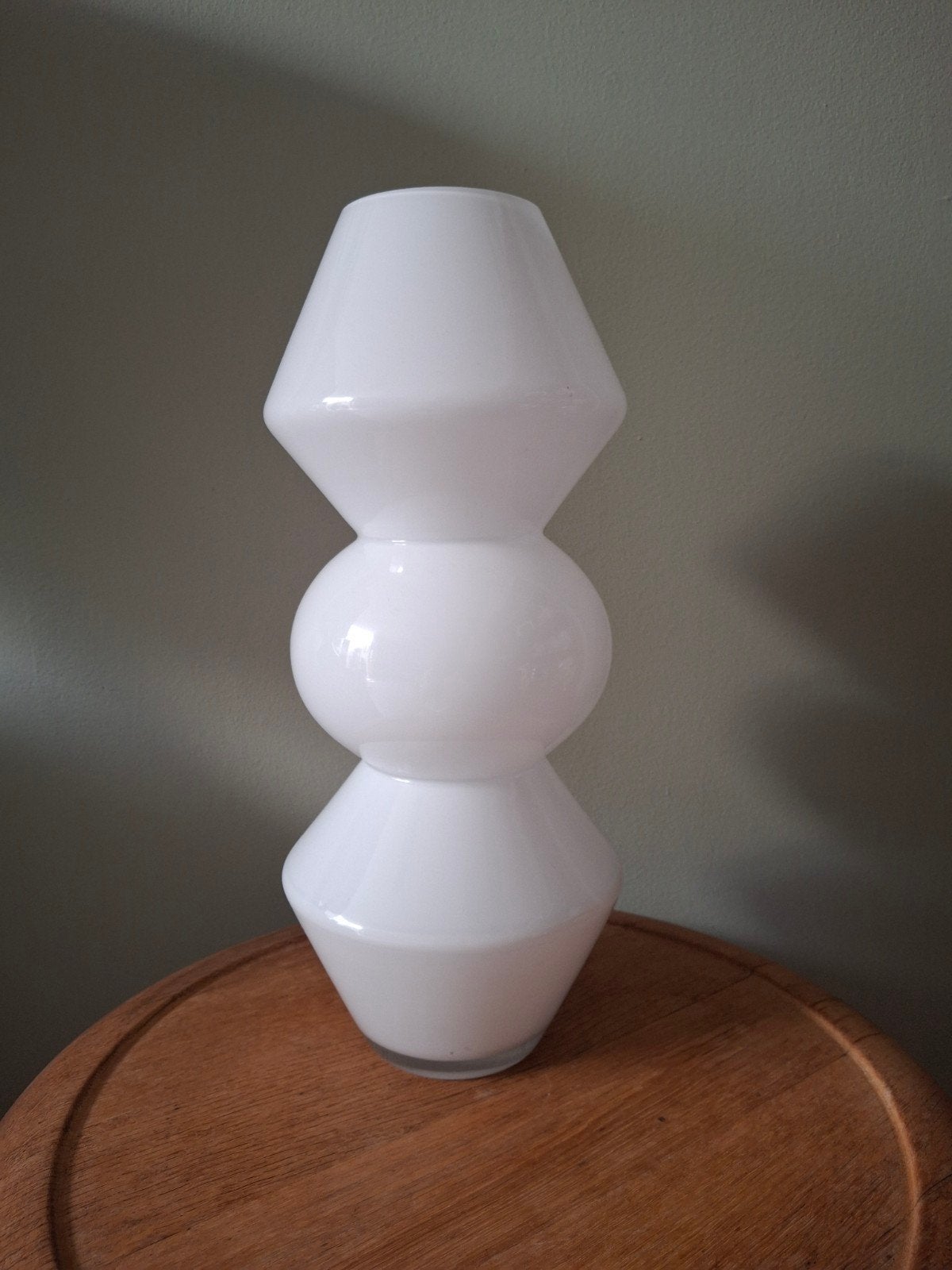 Prachtige Witte Design Vaas - Art Deco Stijl, Huis en Inrichting, Woonaccessoires | Vazen, Ophalen of Verzenden, Zo goed als nieuw