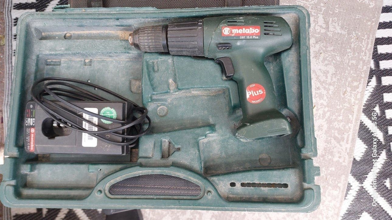 Metabo SBT 15.6 Plus boormachine met lader (zonder accu), Gebruikt, Variabele snelheid, Minder dan 400 watt, Ophalen