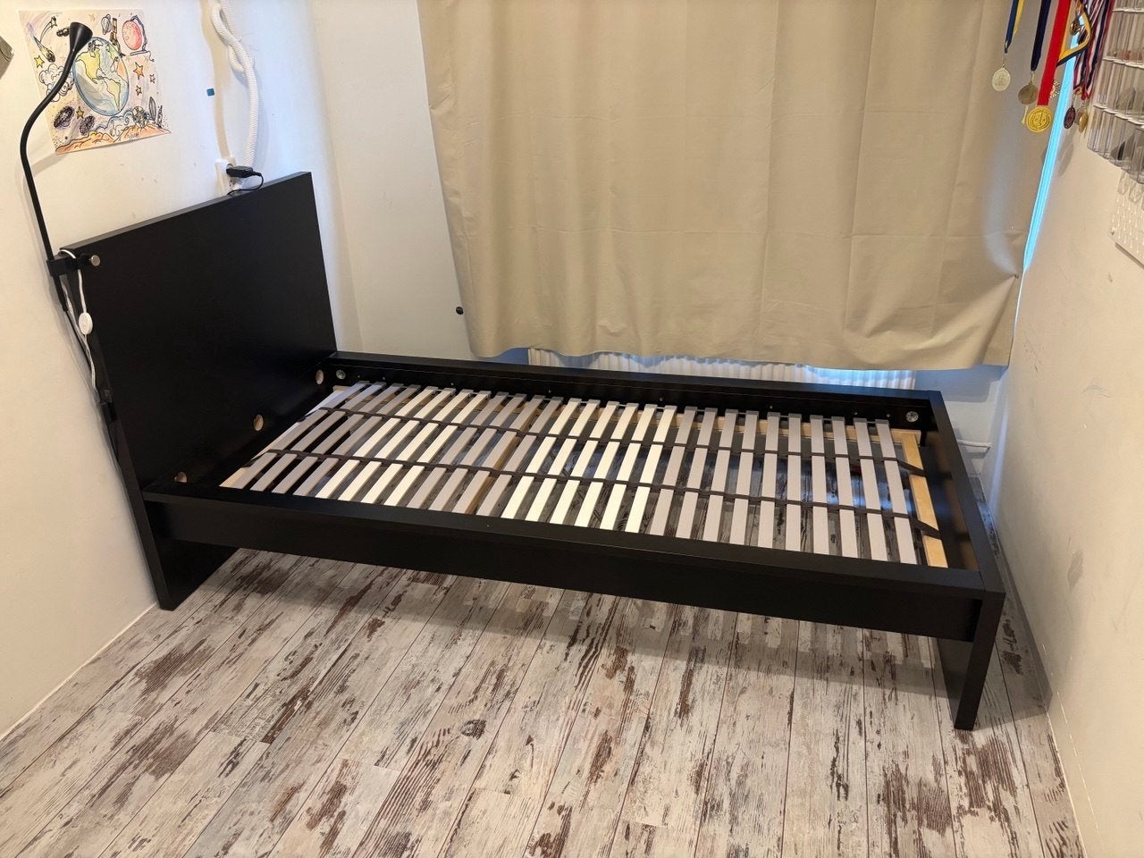Eenpersoonsbed MALM IKEA met lattenbodem, Huis en Inrichting, Slaapkamer | Bedden, Ophalen, Gebruikt, 90 cm, Eenpersoons
