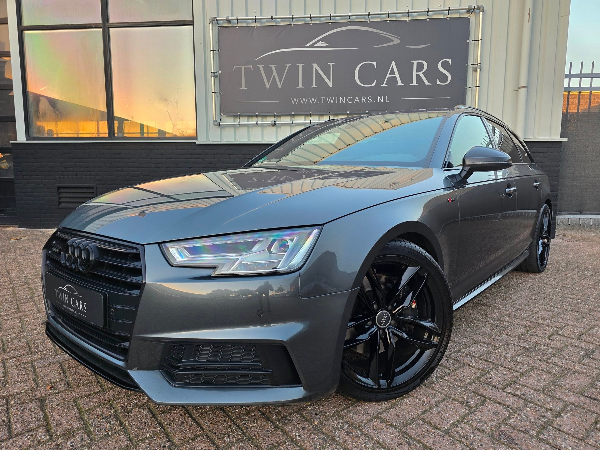 Audi A4 Avant 2.0 TFSI quattro Sport S line black edition, Auto's, Automaat, Dealer onderhouden, 15 km/l, Gebruikt