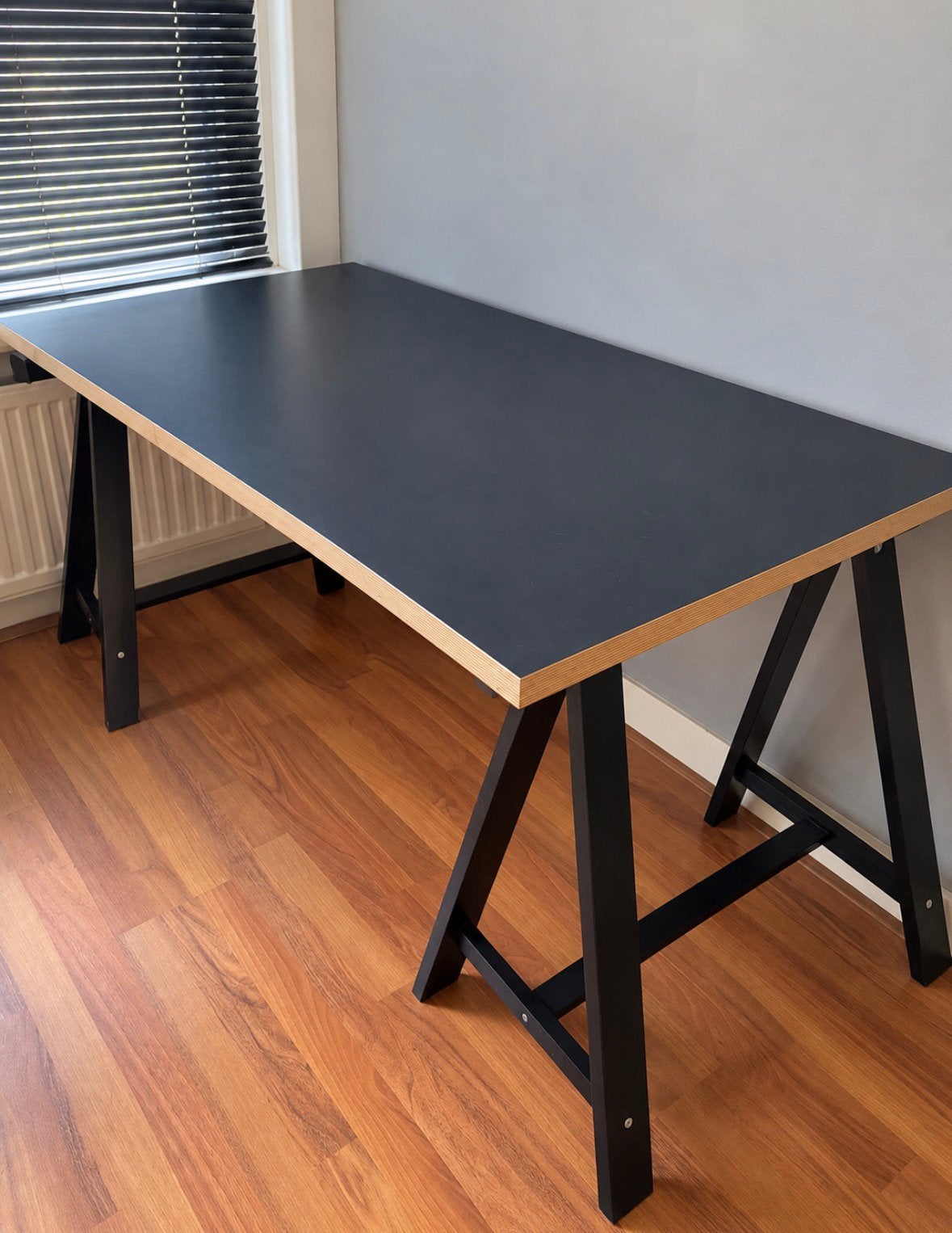 Bureau met schragen, Ophalen, Zo goed als nieuw