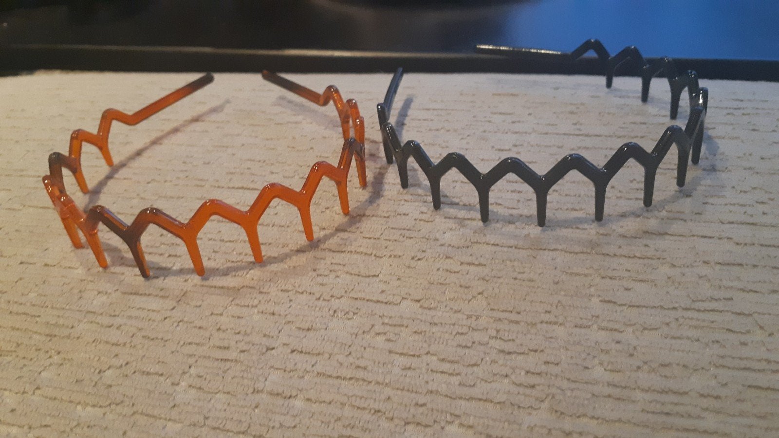 2x zigzag haarband/diadeem, Ophalen of Verzenden, Zo goed als nieuw, Overige typen