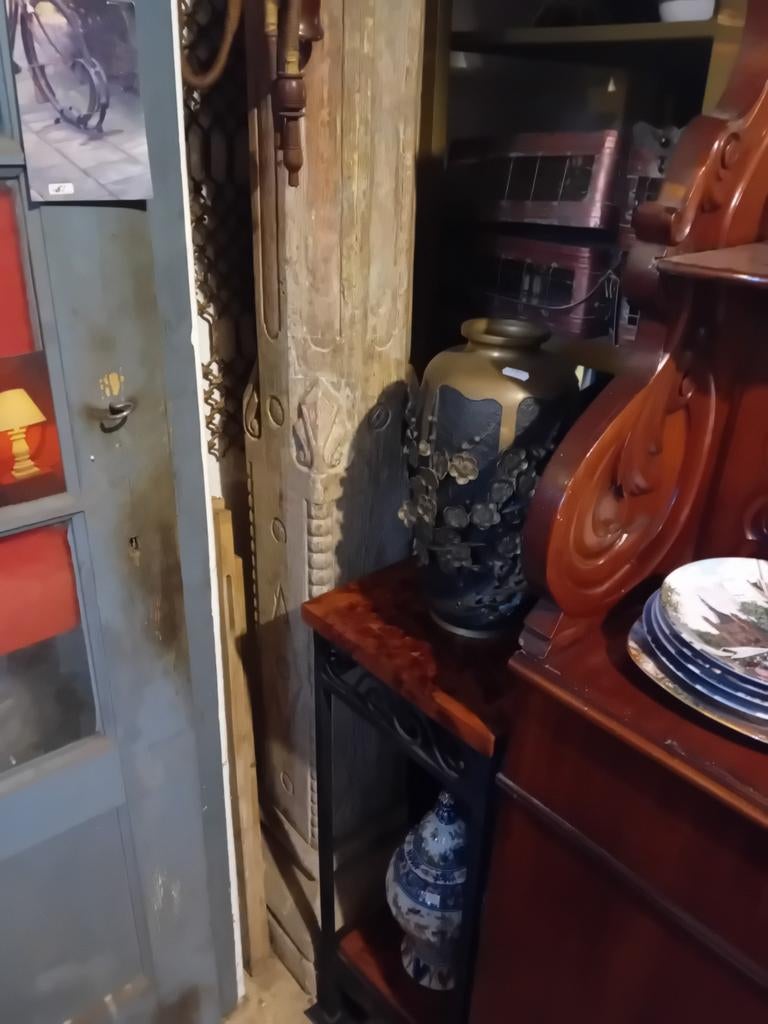 Decoratieve antieke zuil met Korinthisch kapiteel, Ophalen
