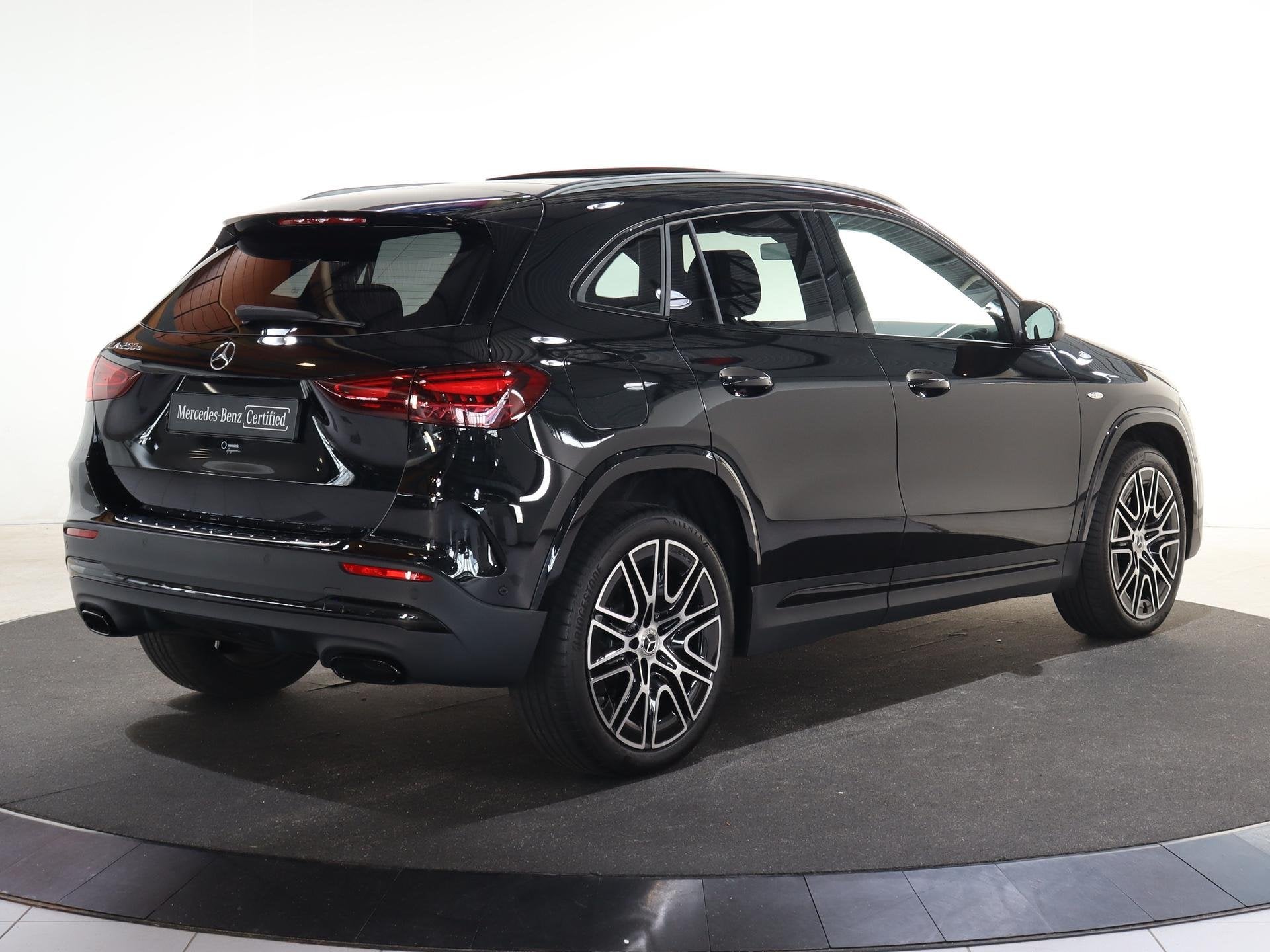 Mercedes-Benz GLA-klasse 250 e AMG Line | Trekhaak | Panoram, Auto's, Stof, 4 cilinders, 16 kWh, Zwart