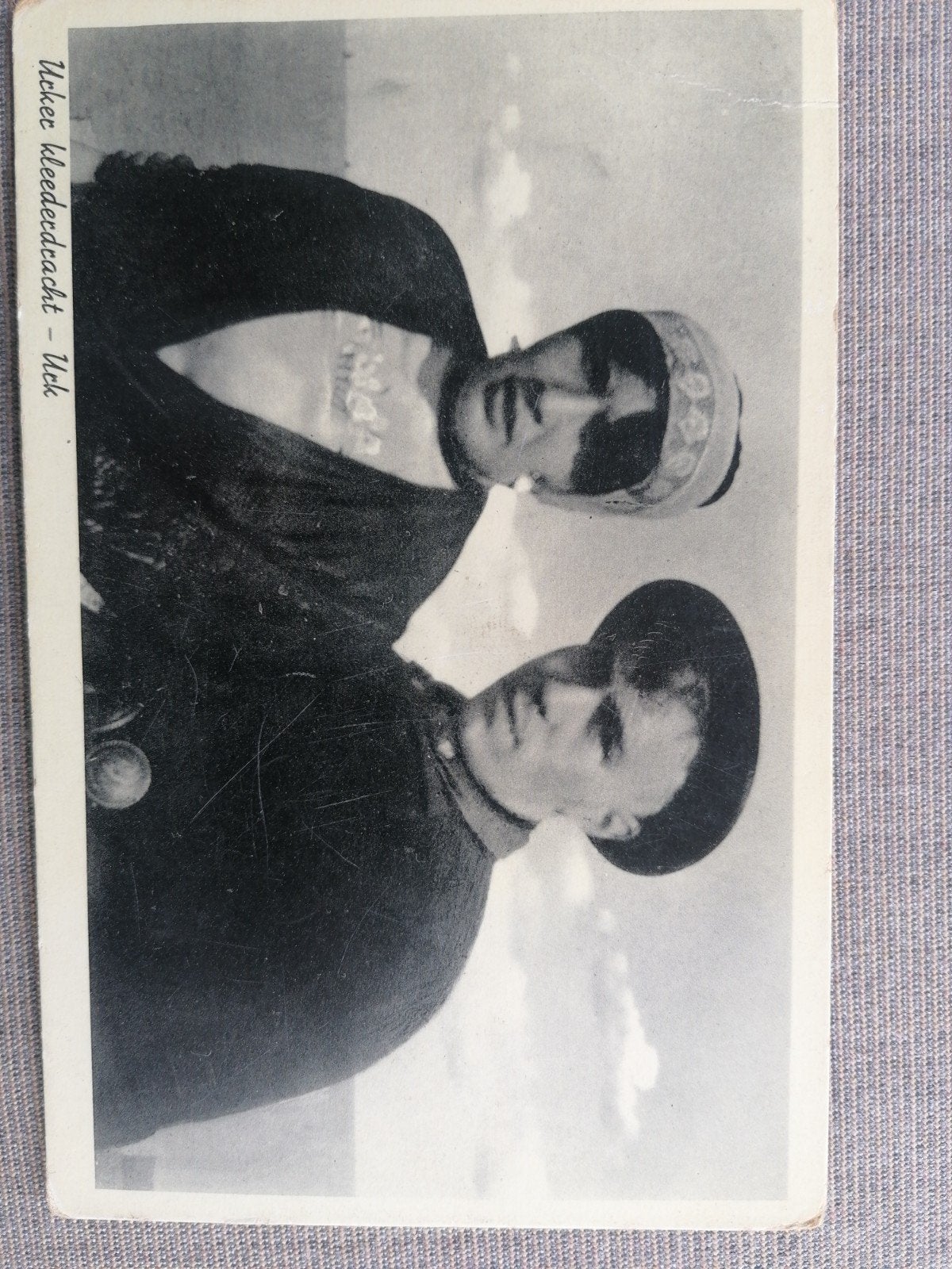 Oude Ansichtkaart Urker Klederdracht - Man en Vrouw, Ophalen of Verzenden, 1920 tot 1940