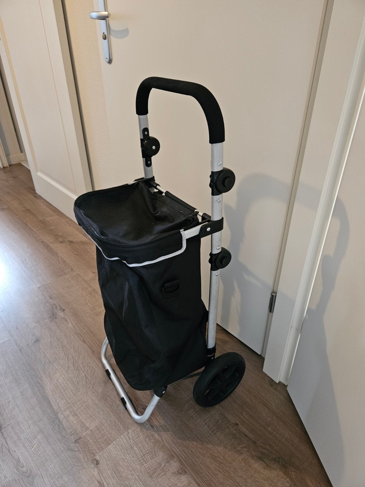 boodschappen wagen/ trolley, Ophalen, Zo goed als nieuw, Zwart, 30 cm of meer