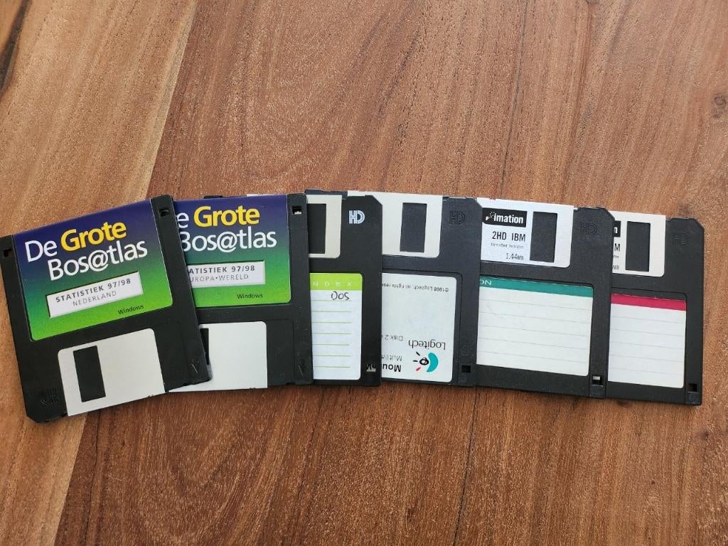 Te koop doos met 133 stuks 3,5 inch floppies, Computers en Software, Vintage Computers, Ophalen of Verzenden