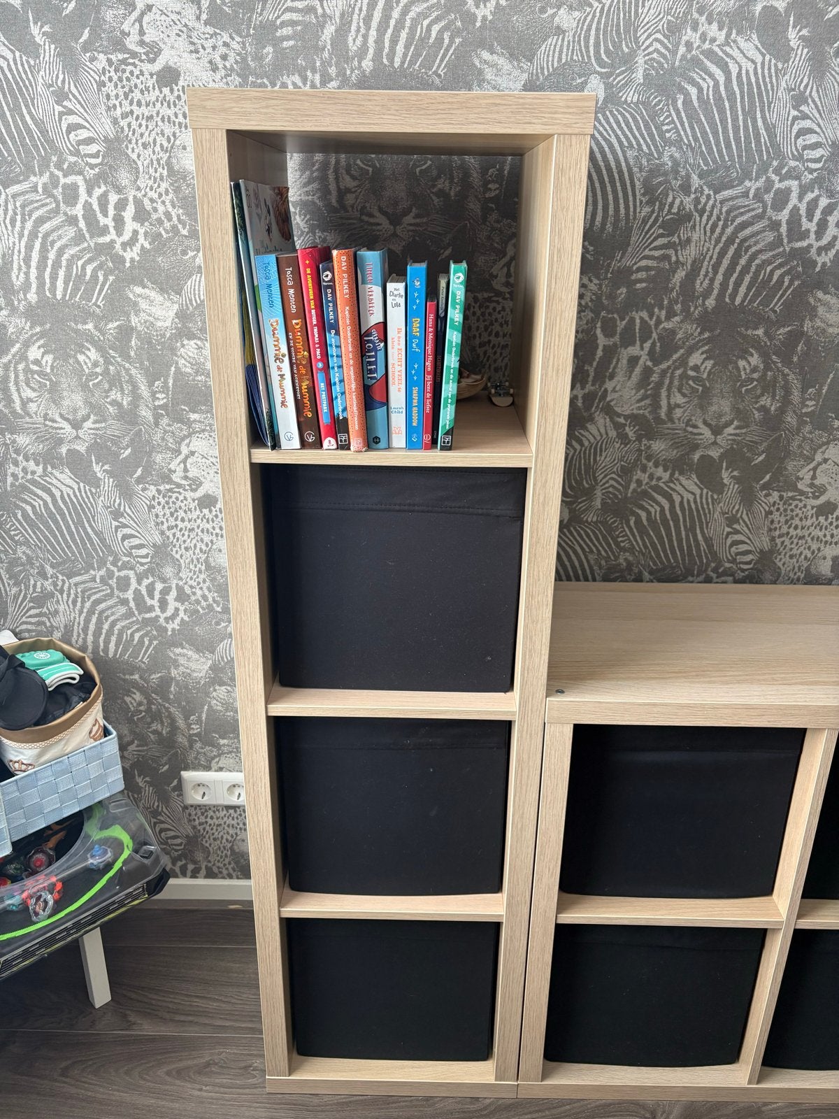 IKEA Kallax hoge kast met 3 zwarte bakken, Met plank(en), Minder dan 50 cm, Gebruikt, 100 tot 150 cm